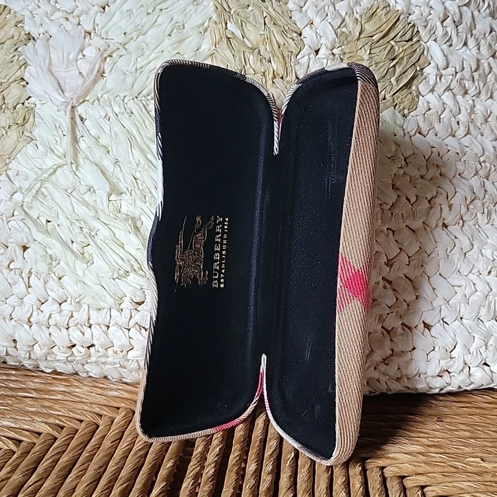 Burberry hard eyeglass/sunglass case
